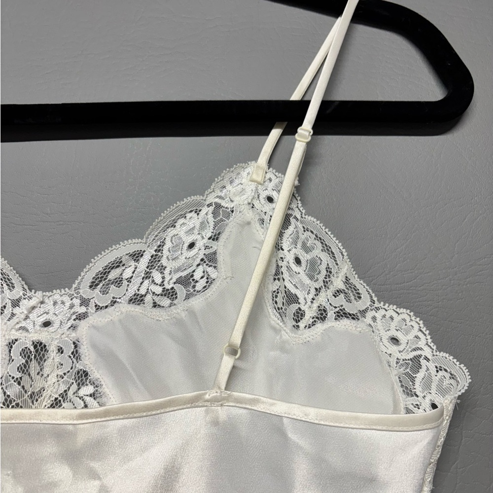 ✨Vintage Victoria's Secret White Satin Camisole Size S - Picture 6 of 9